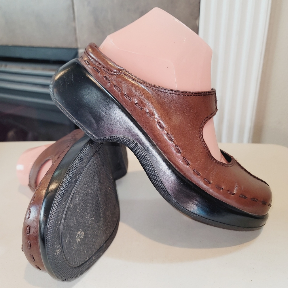 DANSKO MADORI Brown Vegan Leather Slide On Elastic Strap Clogs Sz 7.5/8 - Picture 1 of 12